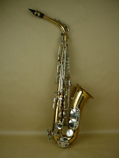 Bundy/Selmer Bundy II Beautiful Alto Saxophone w/Case  Nice Instrument 